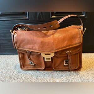 Rag and bone field messenger